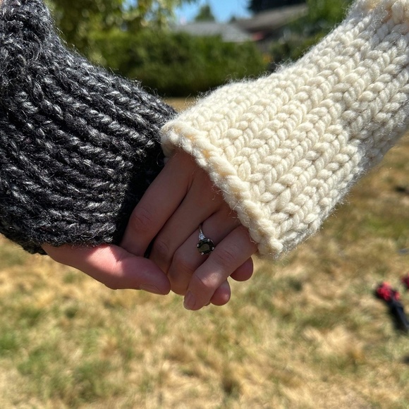 Hand Knit Chunky Wool Fingerless Gloves ~ Unisex - Picture 7 of 7